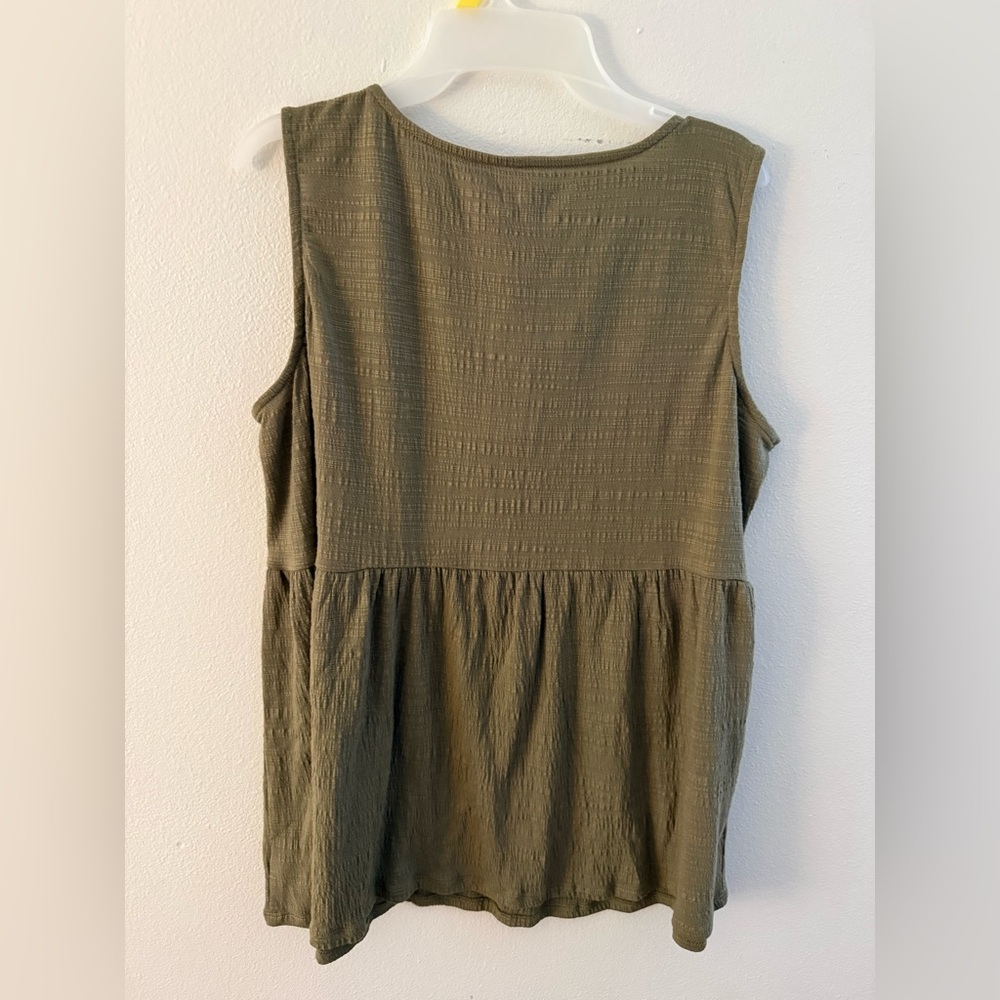 Wonderly Olive Textured Sleeveless Blouse - Picture 3 of 3